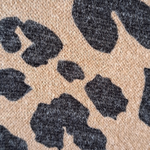 Dress Up Women's Leopard Print Poncho With Side Slits One Size - Picture 3 of 7